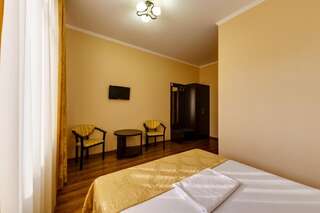 Отель Западный Краснодар Стандарт с одной двуспальной кроватью-2